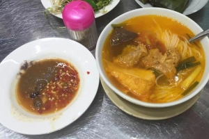 Quán Ăn Bún Riêu & Cơm Gà Xối Mỡ