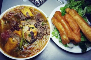Quán Ăn Bún Riêu Trứng Vịt Lộn - Bạch Mai