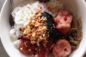 Quán Ăn Bún Thịt Nướng - Cổng Xe Lửa 16