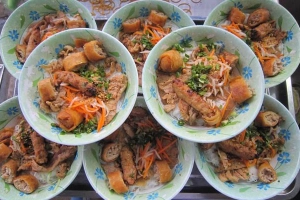 Quán Ăn Bún Thịt Nướng Hoàng Văn - Chấn Hưng