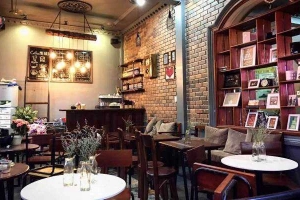 Cafe 90's Bistro