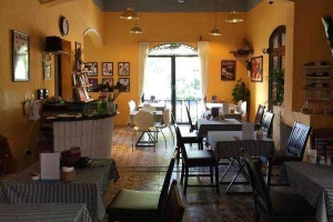 Cafe Bêtô Bistro & Tealounge - Hai Bà Trưng