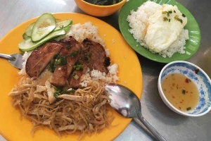 Cafe Quán 12 - Cơm Tấm, Sinh Tố & Chè