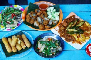 Cafe Clover TMT - Food & Drink