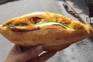 Cafe Cô Huệ - Bánh Mì & Sinh Tố