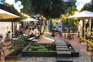 Cafe Hai Chàng Food & Drink