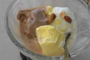 Cafe Khu Ăn Uống - Nhà Sách Hùng Vương