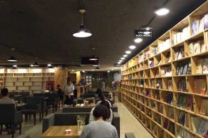 Cafe Sách Đông Tây - Lê Văn Thiêm
