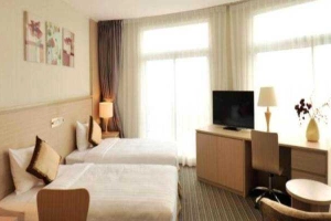 Candle Hotel - Đội Cấn