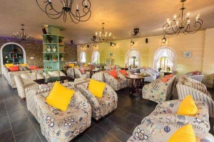 Castle Land Coffee - Cafe Lâu Đài Phố
