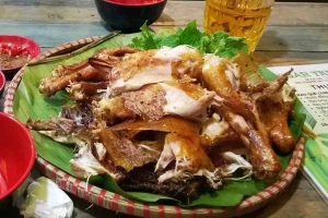 Quán Ăn Cây Phượng Quán - Lẩu Cua Sông & Gà Nướng Lu