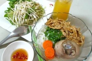 Quán Ăn Chánh Lưu - Bún Măng Giò Heo
