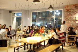 Chatter Box Cafe - Hoàng Hoa Thám