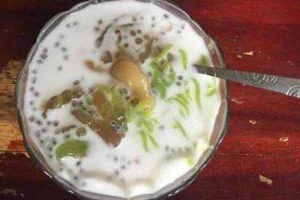 Chè Huế & Đồ Ăn Vặt - Lạc Long Quân