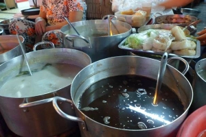 Quán Ăn Chè Nóng Vỉa Hè - Lý Chính Thắng