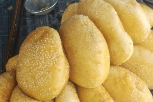 Quán Ăn Chị Hương - Bánh Tiêu, Bánh Bò & Chả Giò
