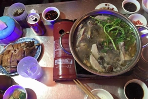 Quán Ăn Chính Gù - Lẩu Vịt Trời