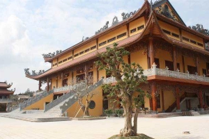 Chùa Ba Vàng - Uông Bí