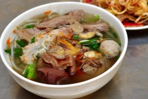 Quán Ăn Cô Bảy - Bún Bò & Mì Quảng