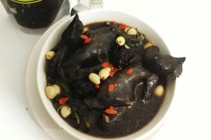 Quán Ăn Cô Thủy - Gà Ác Tiềm Thuốc Bắc