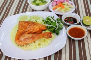 Quán Ăn Cơm Gà Bà Ký Tam Kỳ - Hồ Nghinh