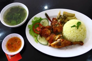 Quán Ăn Cơm Gà Ba Rơm