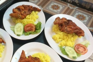 Quán Ăn Cơm Gà Bốn Mùa