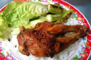 Quán Ăn Cơm Gà Nướng Than - Cách Mạng Tháng 8