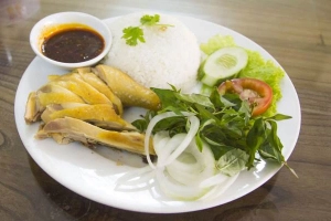 Quán Ăn Cơm Gà Tài Ký 1