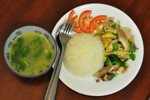 Quán Ăn Cơm Gà Tuấn Ký