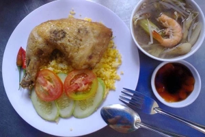 Quán Ăn Cơm Gà Xối Mỡ - Lê Văn Lương
