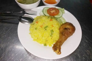 Quán Ăn Cơm Gà Xối Mỡ, Bún Riêu Cua & Cơm Tấm