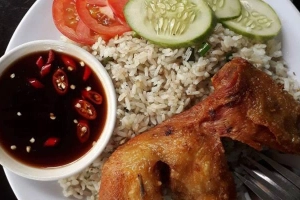 Quán Ăn Cơm Gà Xối Mỡ - Phạm Hùng