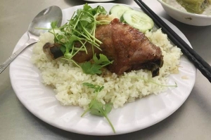 Quán Ăn Cơm Gà Xối Mỡ - Quốc Hương