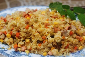 Cơm Rang Quảng Đông - Thương Mại