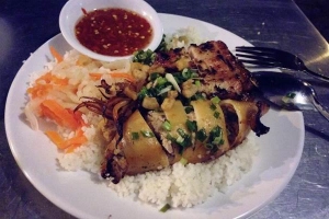 Quán Ăn Cơm Tấm Bãi Rác - Lê Văn Linh