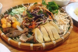 Quán Ăn Con Gà Mái - Cơm Gà Phú Yên - Quang Trung