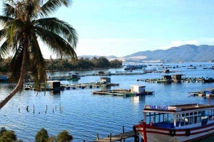 Đầm Môn