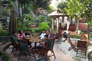 Đất & Hoa Cafe