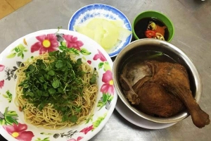 Quán Ăn Dìn Chón Mì Gia