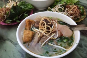 Đông Bắc Quán - Bún Bò Giò Heo