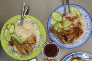Quán Ăn Đức Nghi - Cơm Chiên Gà Xối Mỡ