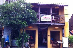 Đường Phố - STREETS Restaurant & Café