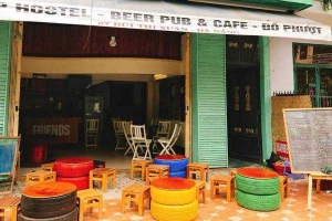 Friends - Trip Hostel - Beer Pub & Cafe