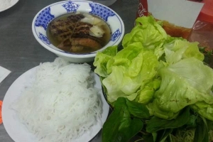Quán Ăn Gà Tần, Bánh Cuốn Nóng & Bún Chả - Trần Quốc Hoàn