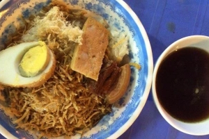 Quán Ăn Gà Tần, Xôi, Cháo, Bánh Mì - Tôn Thất Tùng