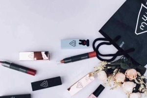 Gal's Lipstick