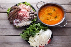Gia Đình Quán - Cơm Phở & Lẩu Nướng