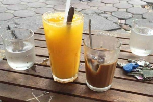 Góc Phố Cafe - Văn Tiến Dũng