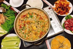 Quán Ăn Hà Linh Quán - Lẩu Cua Sông & Gà Nướng Lu